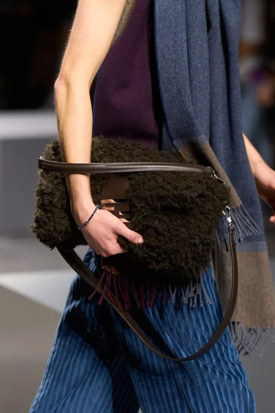 Look 24